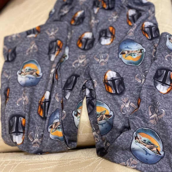 Star Wars the Mandalorian 3 Piece Pajama Set
Size 8 like new - Picture 5 of 10